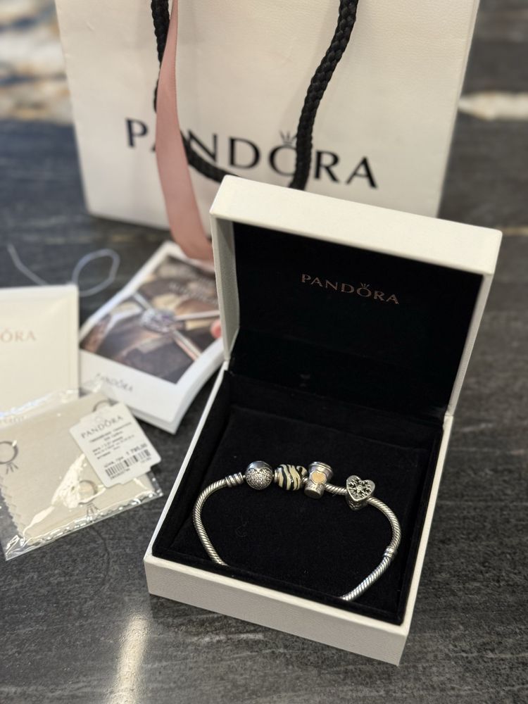 Браслет Pandora з шармами