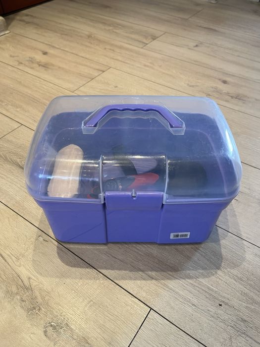 Skrzynka z akcesoriami do konia