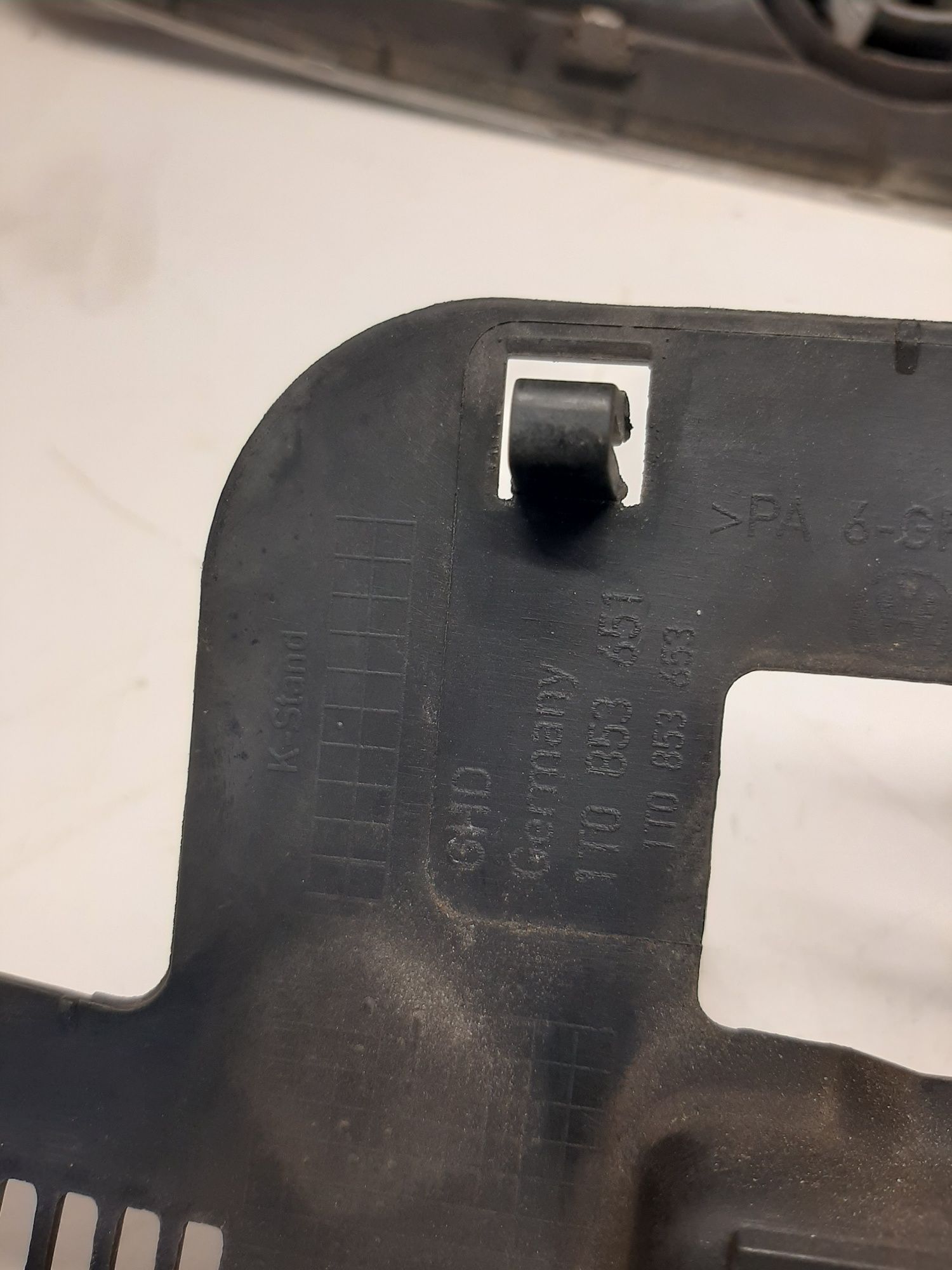 Решітка решетка радіатора vw Touran Caddy 1t0853651
