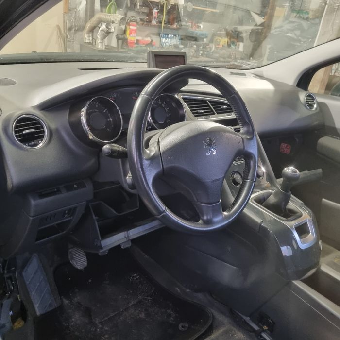 Торпеда. Панель Пежо 5008.