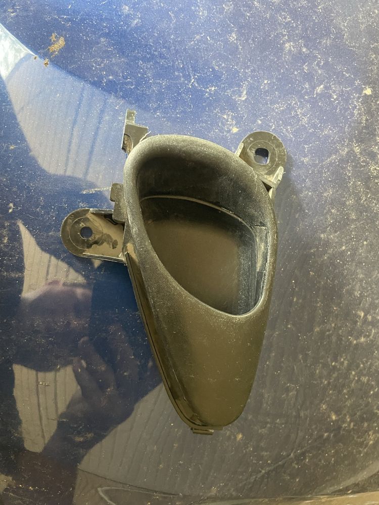 Продам ручку дверну внутрішня ліва Niva Chevrolet 2123-6105181
