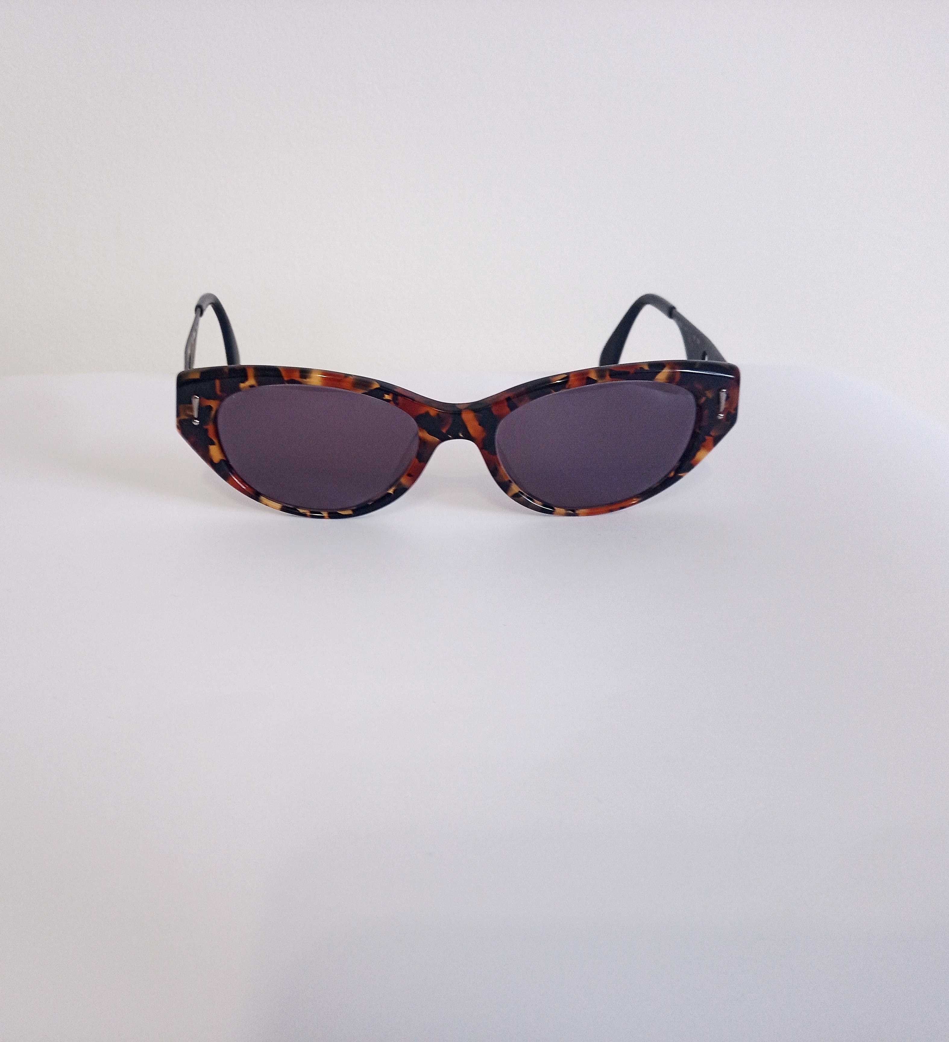 Стильні брендові сонцезахисні окуляри
