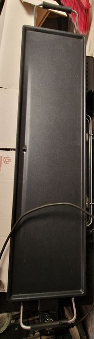 Grelhador eléctrico de mesa , com placa comprida anti'aderente