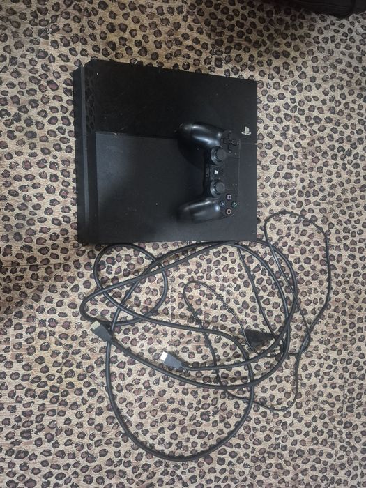 Ps 4 +джойстик...