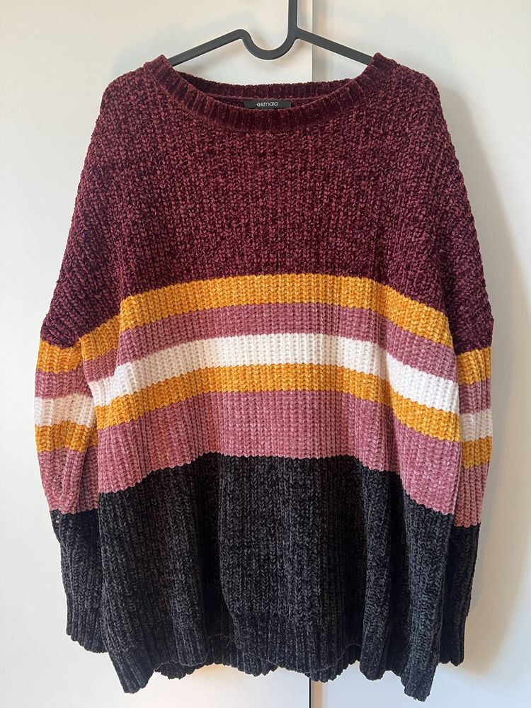 Kolorowy sweter w paski