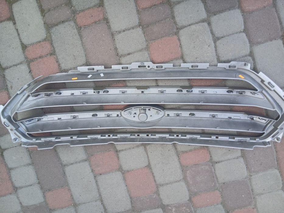 Решітка радіатора Форд Ескейп 2017 під реставрацію