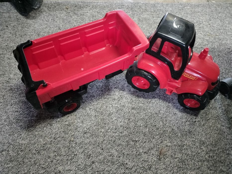 Traktor z przyczepą