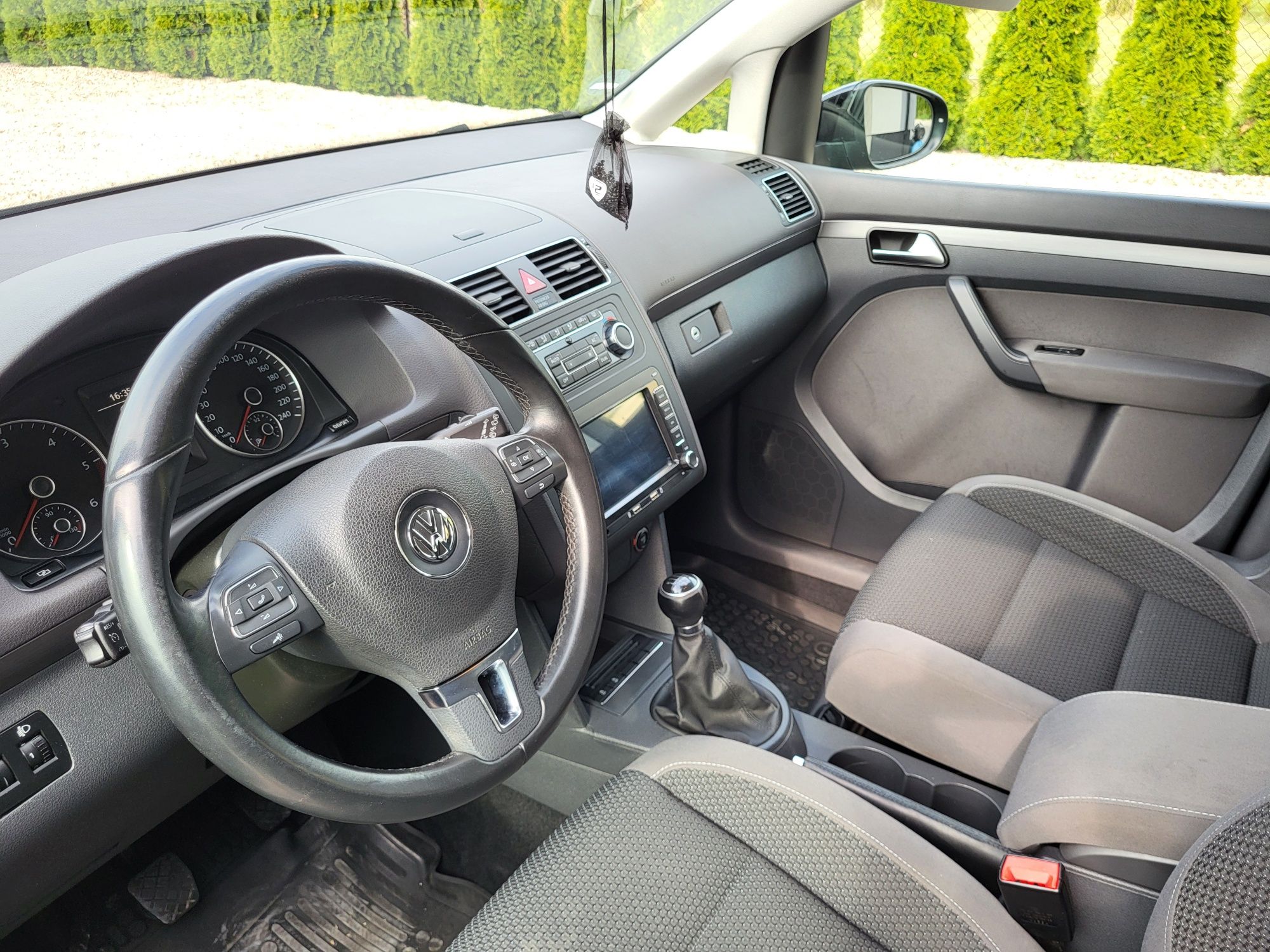 VW Touran od osoby prywatnej. 148 tyś przebiegu. Wersja 7 osobowa..