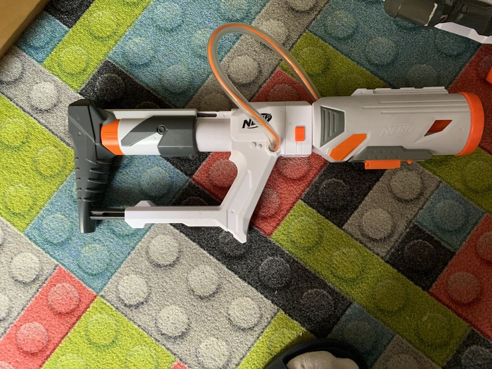 Nerf TriStrike .modularna strzelba marki nerf dla dzieci.