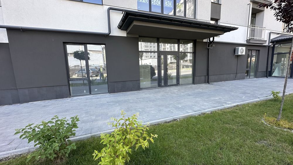 Продаю комерційне приміщення в зданому житловому комплексі