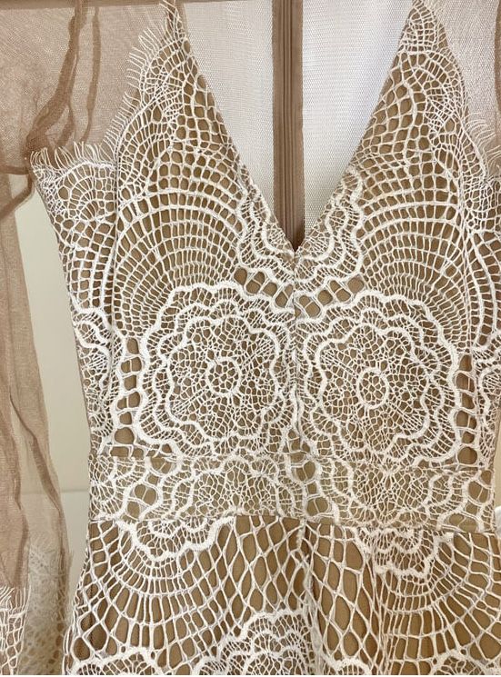 For Love & Lemons sukienka S tiulowa koronka