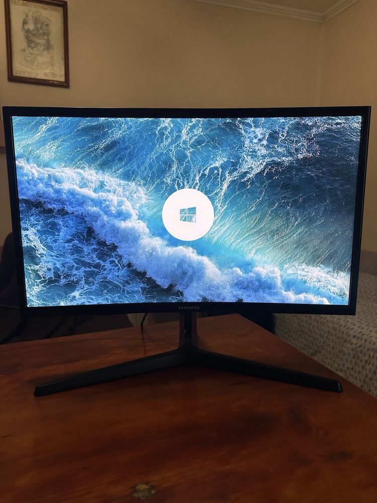 144Гц Samsungr C24RG50