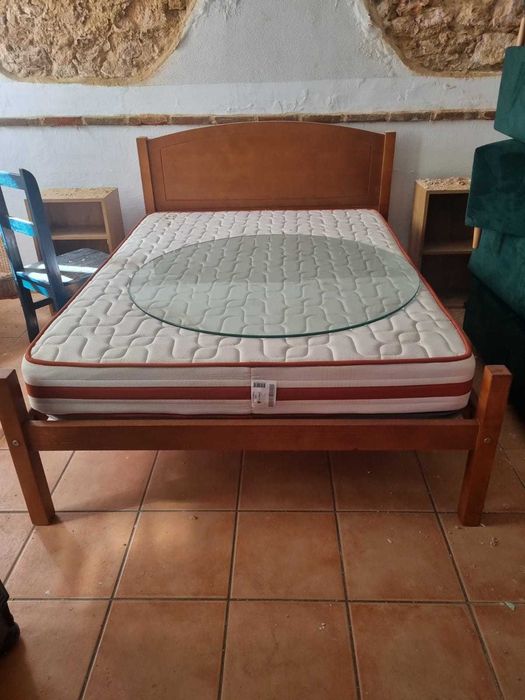 Cama de madeira maciça 150x205