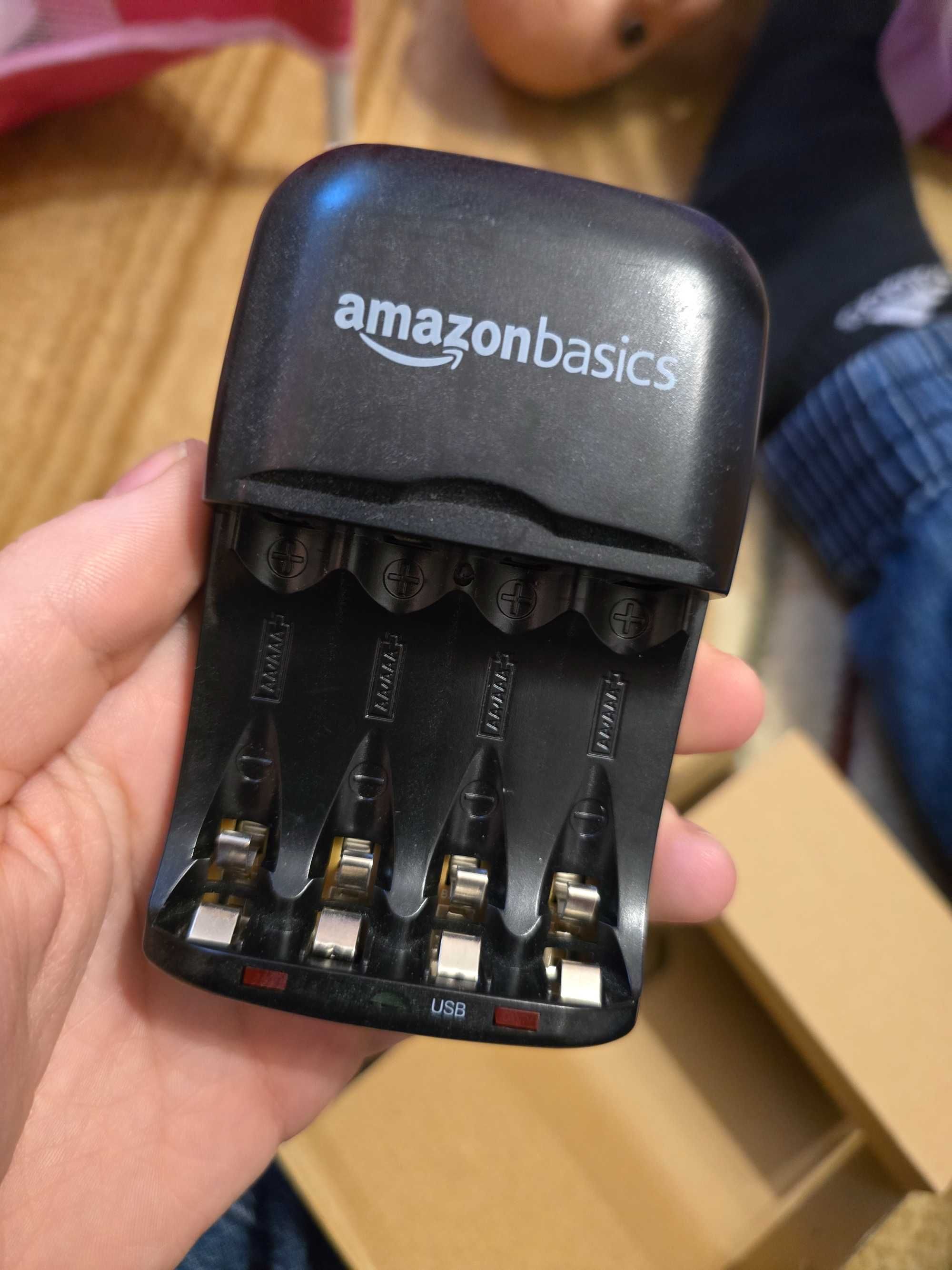 Amazon basics ładowarka do akumulatorów baterii ni-mh4 AA/AAA USB eu