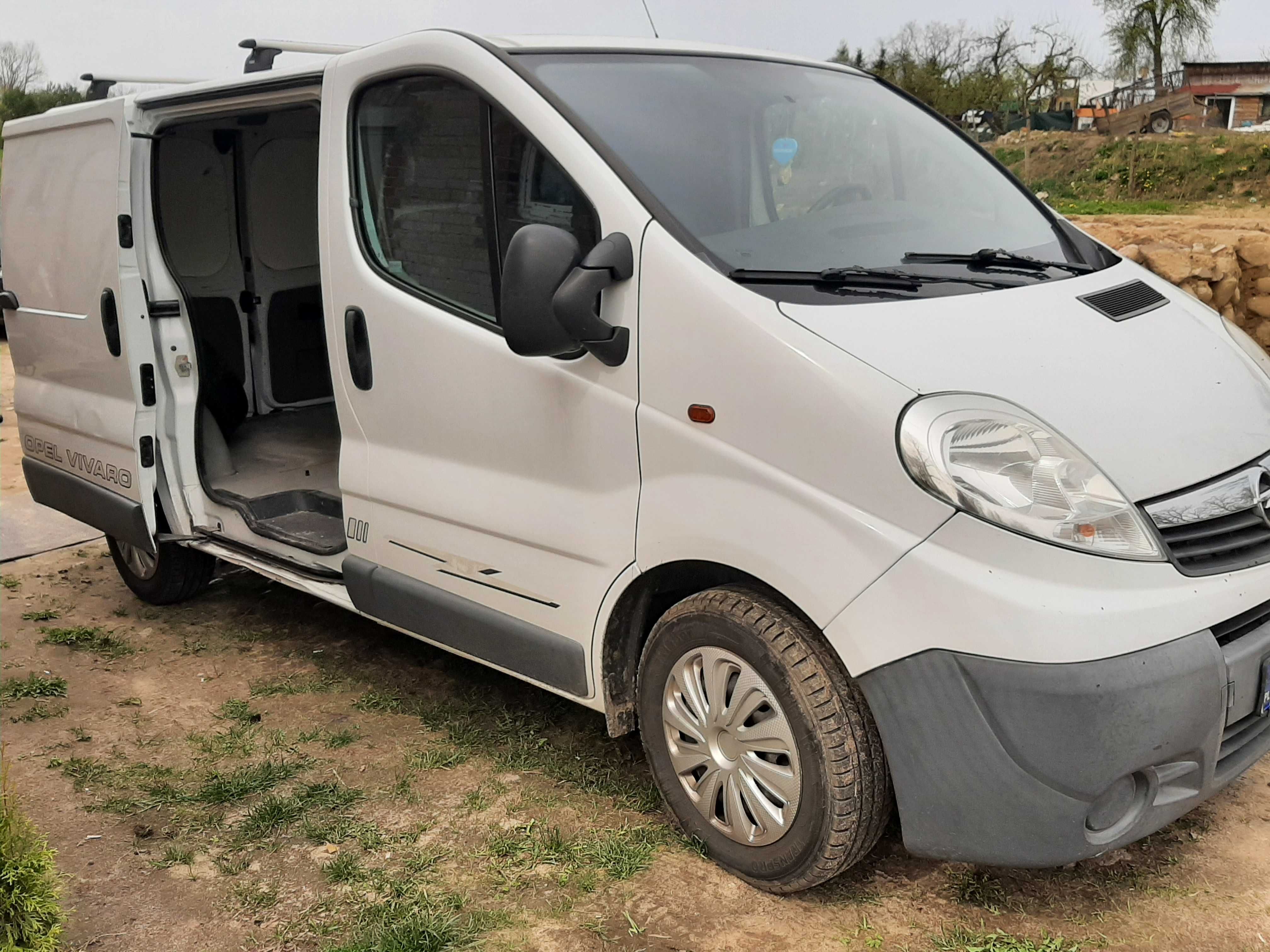 Opel Vivaro Blaszak.