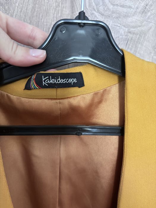 Стильний піджак гірчичного кольору