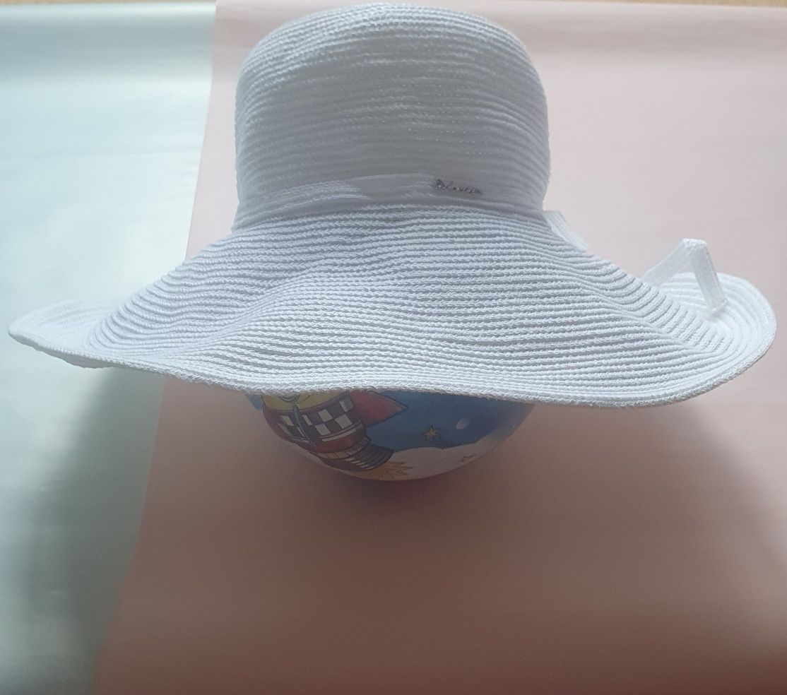 Шляпа Капелюх жіночий Об,єм 55 см Ширина 48 см Стан нового!