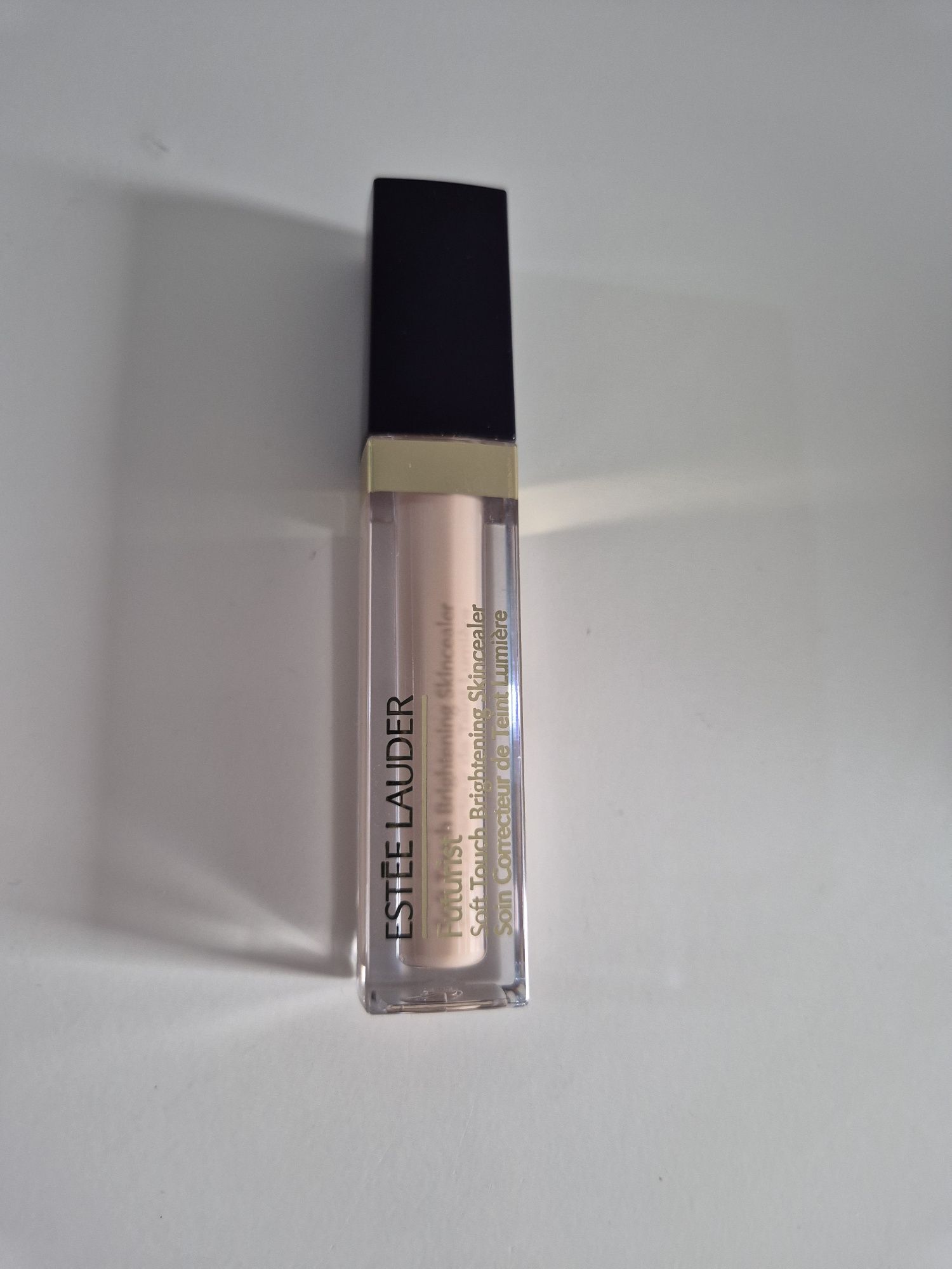 Estee Lauder Futurist korektor rozjaśniający do twarzy 1C