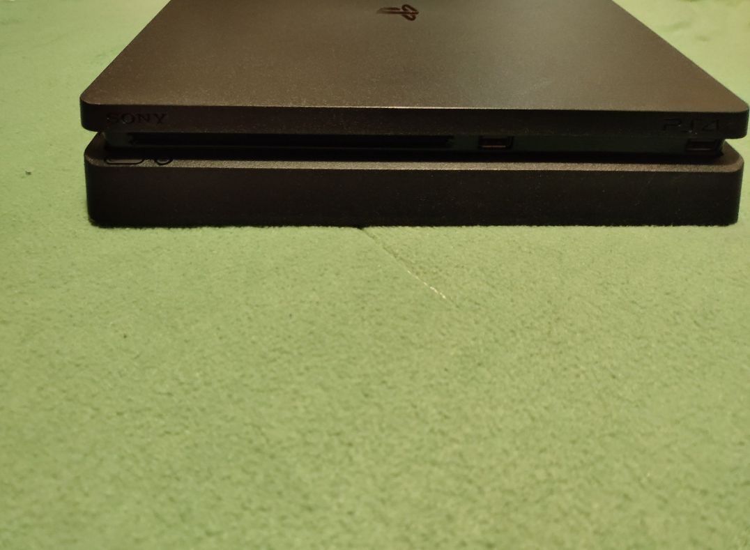 PlayStation 4 em boas condições
