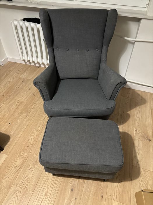 Fotel Ikea Strandmon uszak szary podnóżek