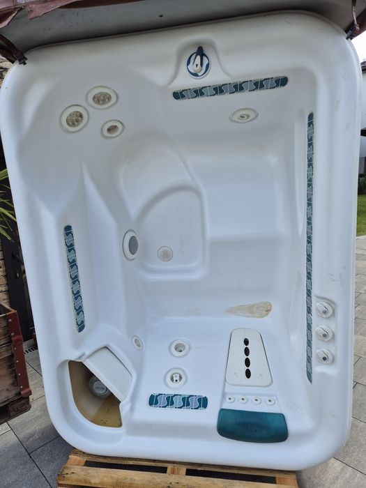 Jacuzzi ogrodowe używane Hotspring 3️⃣ osobowe 
- 5 osobowe 
- stan b