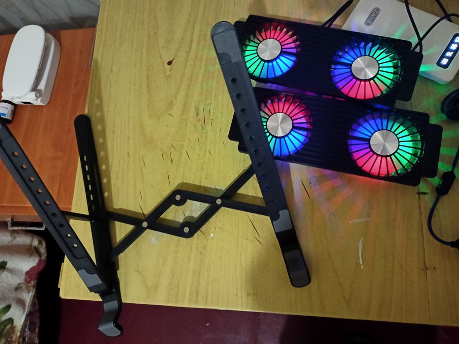 Активне охолодження підставка для ноутбука