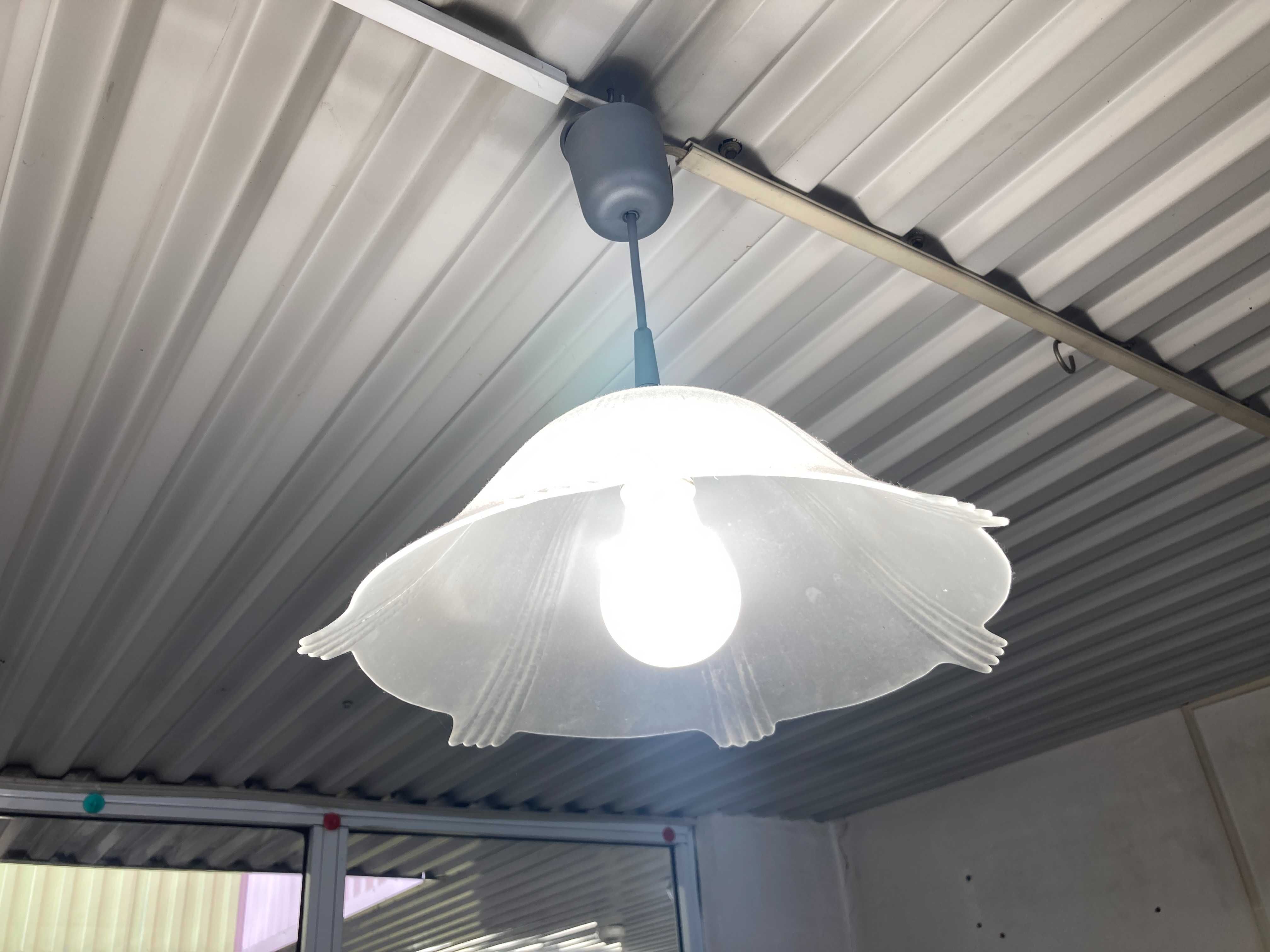 Lampa na jedną żarówkę