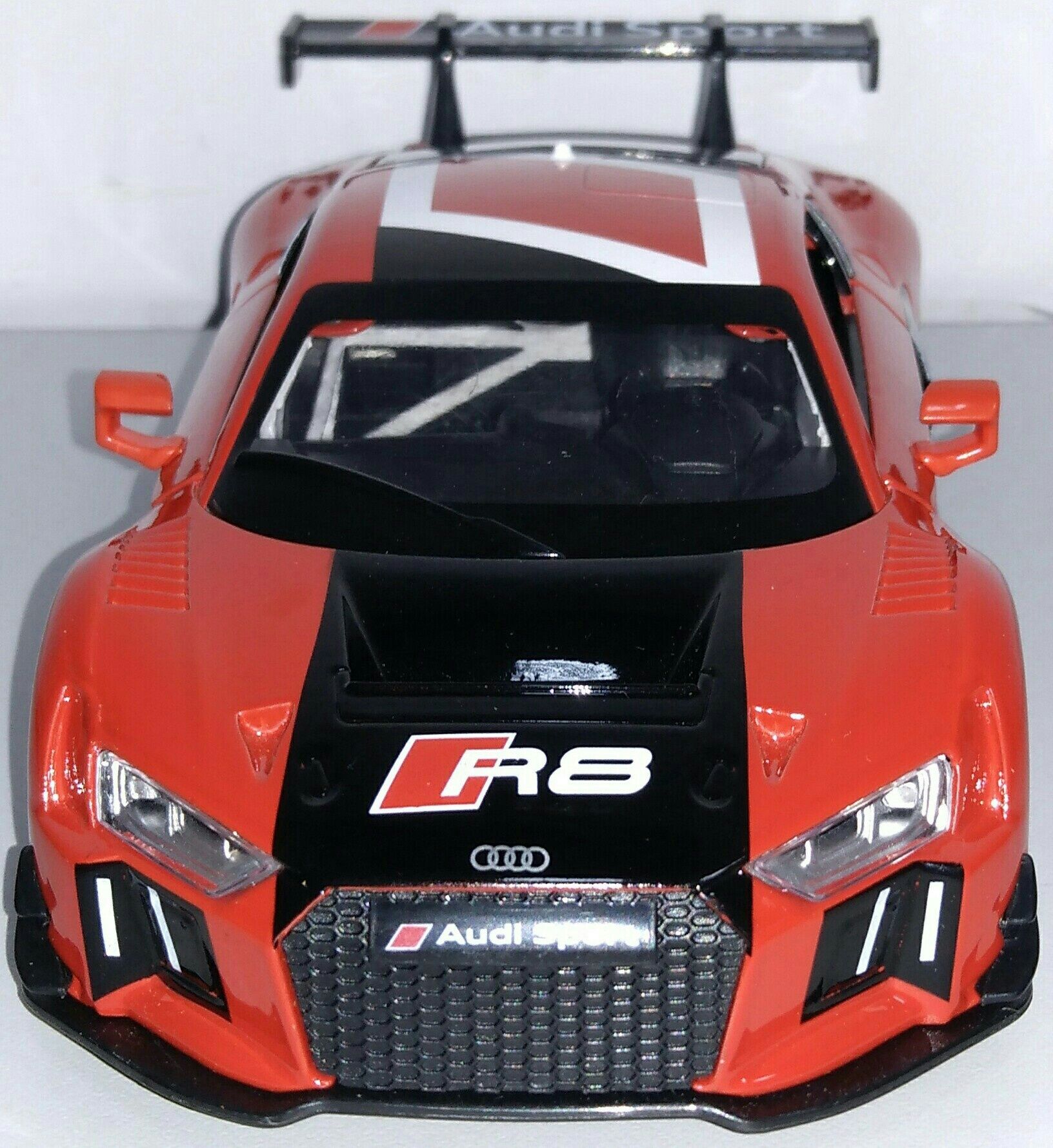 Audi R8 LMS модель "Автопром", масштаб 1:24. Металл, Звук, Свет