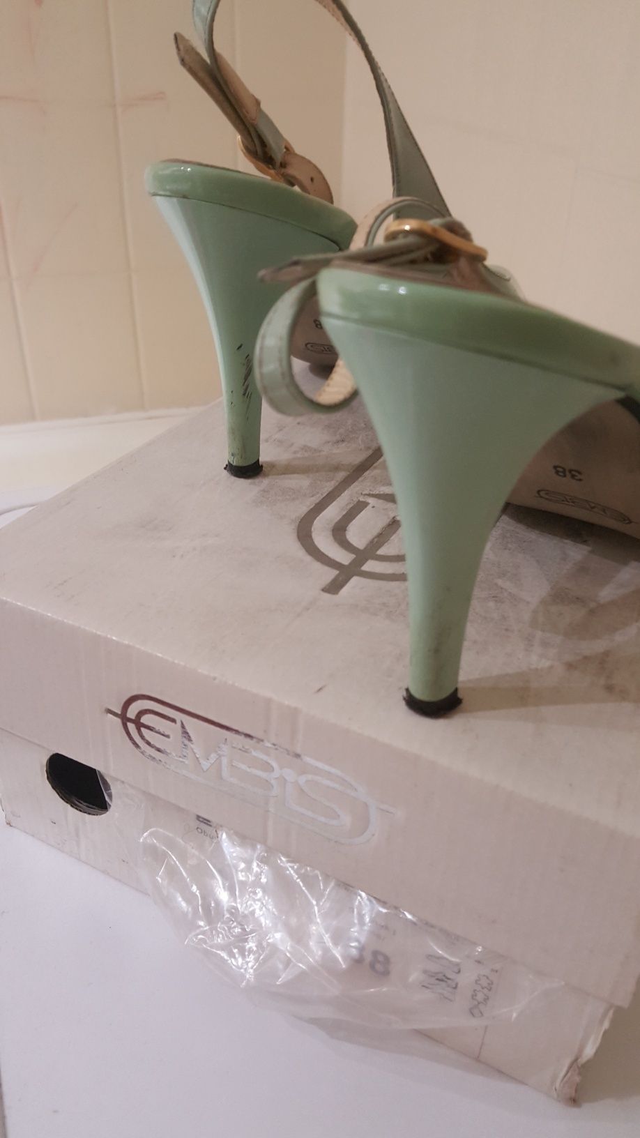 Buty na szpilce miętowe