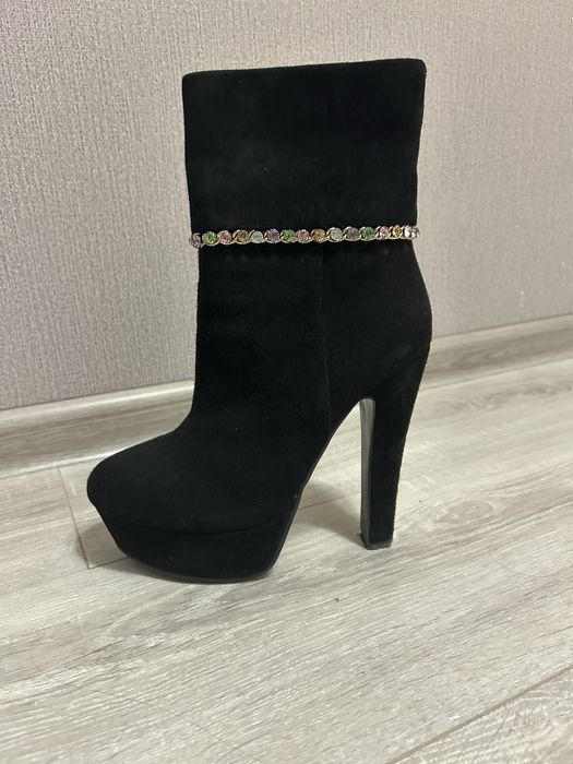 Напівчеревики  з натурального  замша.