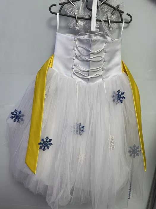 Новорічний костюм "сніжинка"