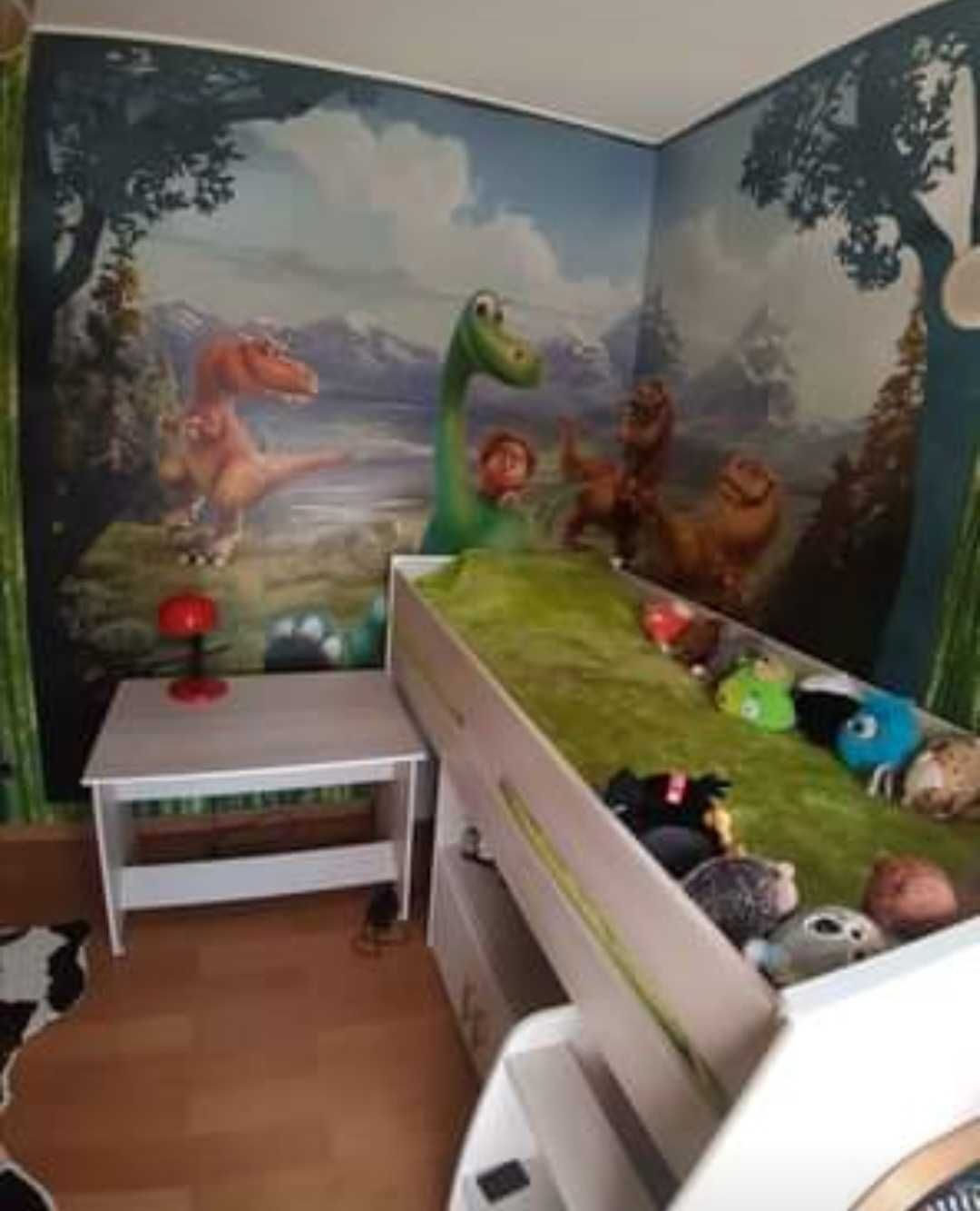 Quarto infantil com secretária