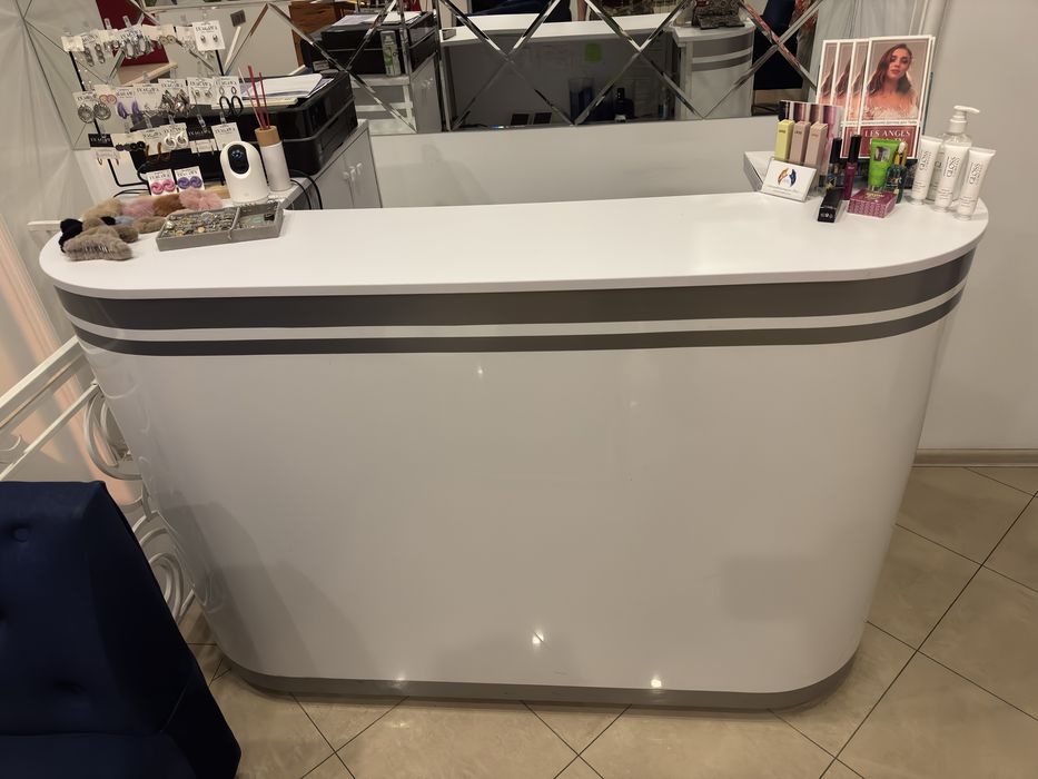 Рецепшин, стійка адміністратора