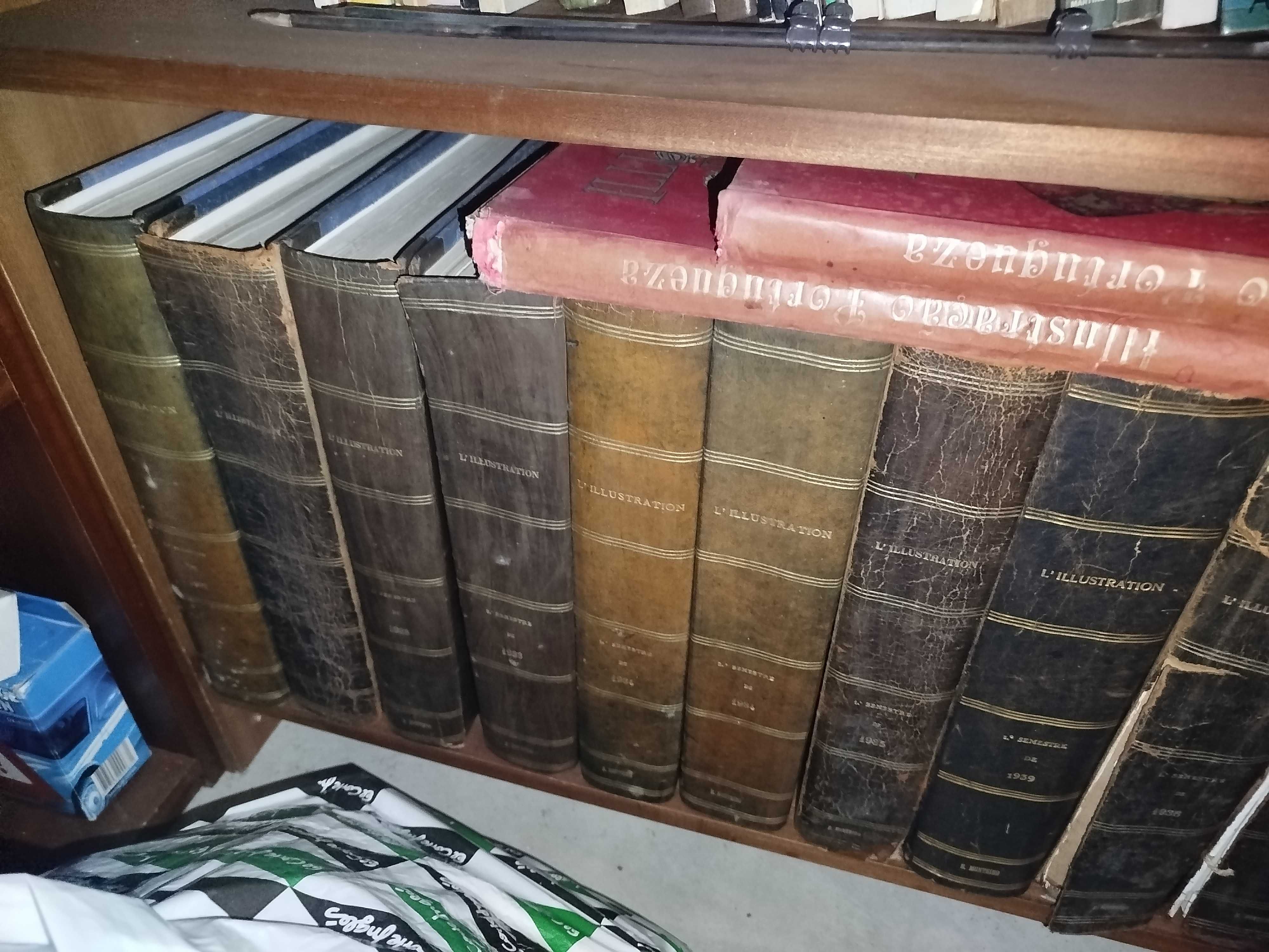 vendo livros antigos variados interessantes e em bom estado 3