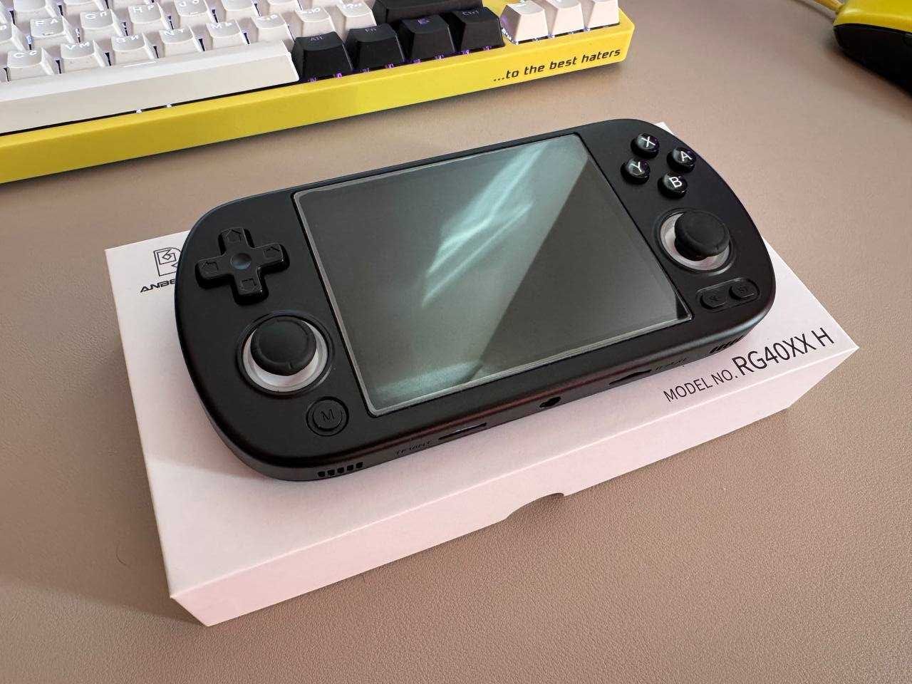Ігрова ретро консоль ANBERNIC RG40XX H + захисне скло та картка 64 GB