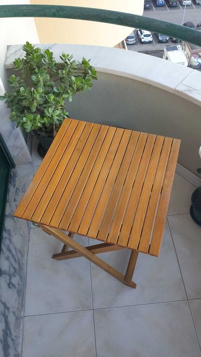 Mesa de Jardim Pequena - Muito Prática e de Fácil Arrumação
