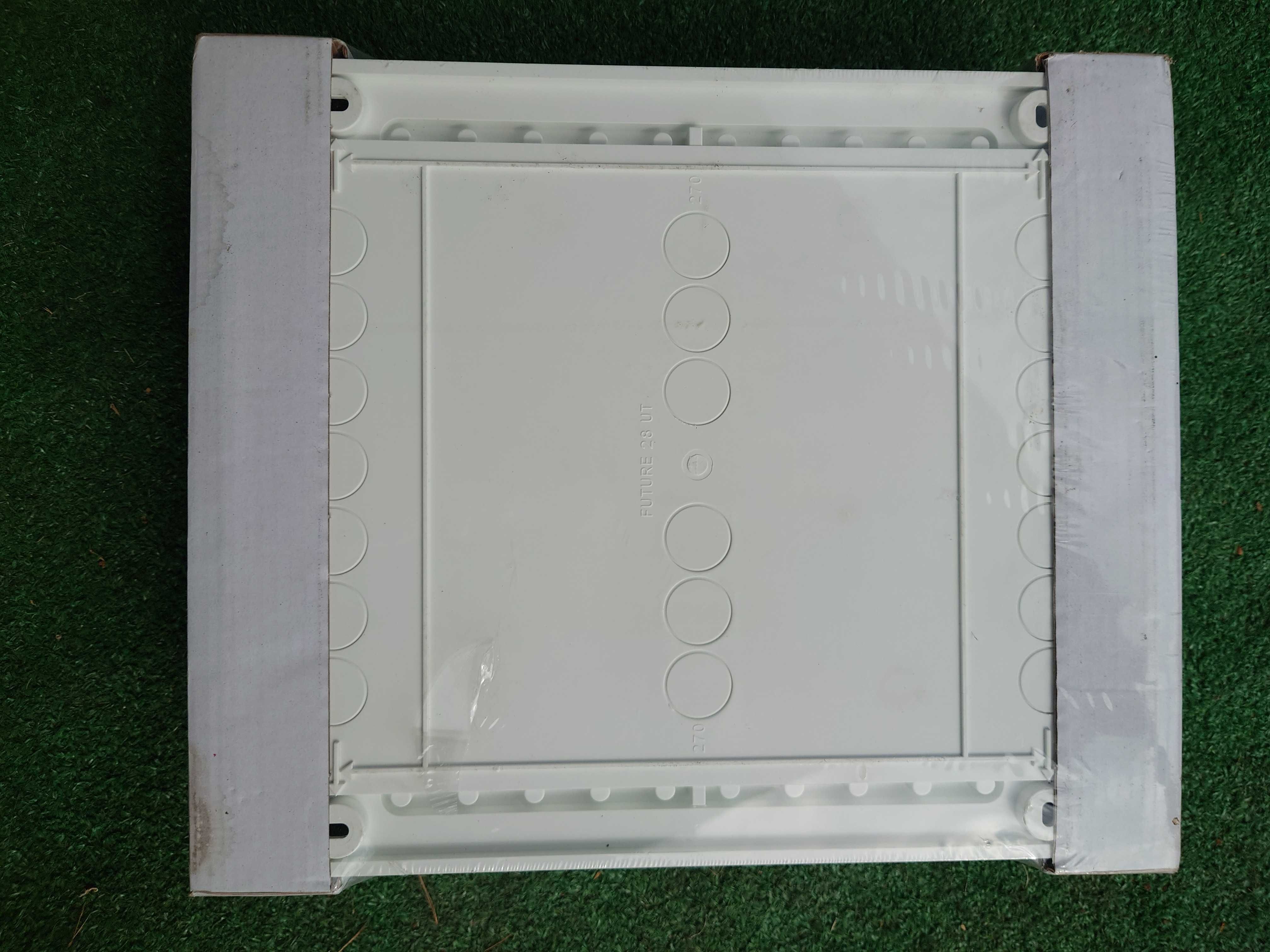 Skrzynka rozdzielcza natynkowa IP30 PAPV 24-2N wys:375mm 24-28 mod