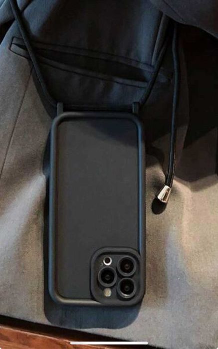 Etui na sznurku - iPhone 15 - Czarne