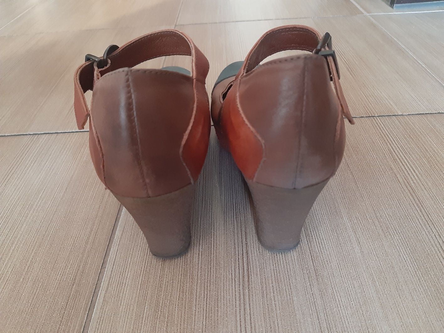 Buty skórzane Kordel roz.36 półbuty koturny