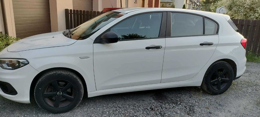 Fiat tipo 2017 biały mały przebieg
