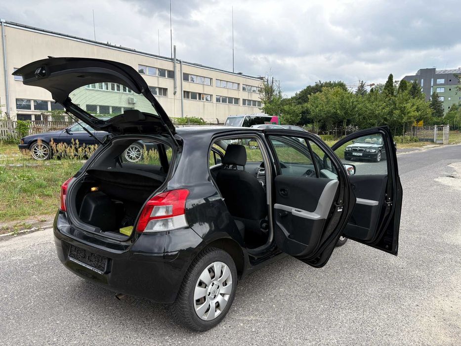 Toyota Yaris, 1,3 , mały przebieg 130 tyś km.  5-d, klima, 6 biegów