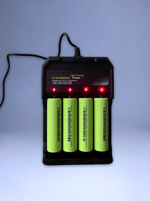 КРАЩА ЦІНА, Зарядний для акумуляторів 18650, 4 слота