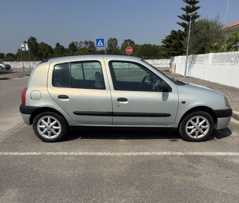 Renault Clio 1.2 - 2000