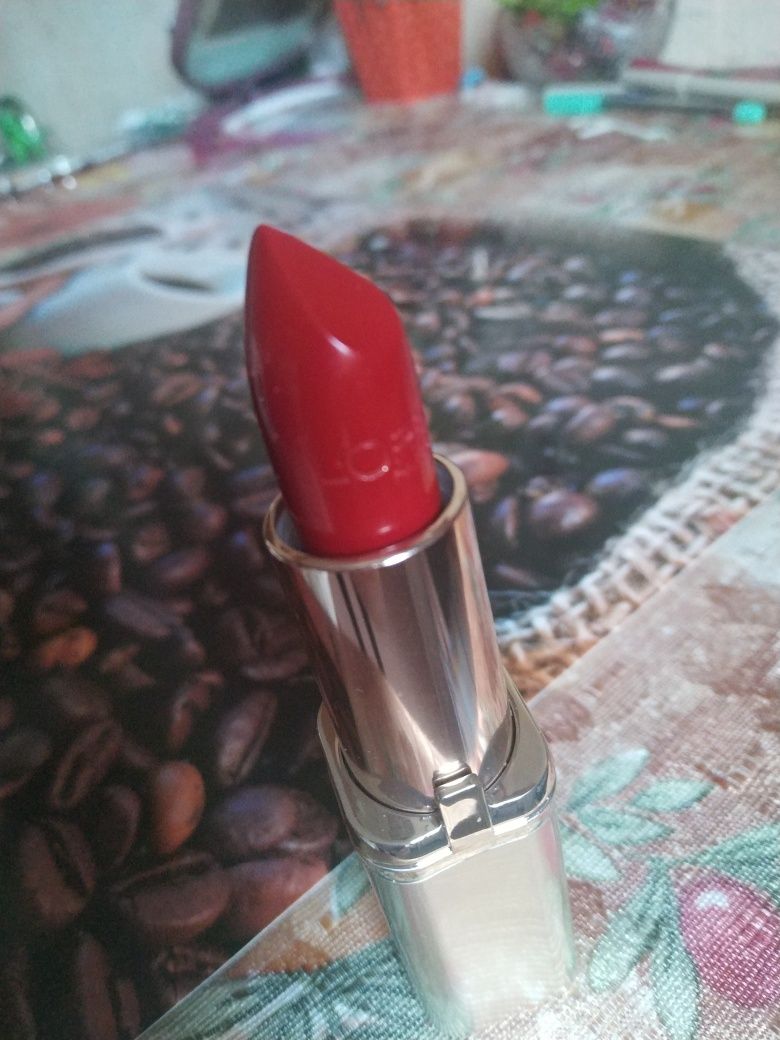 Помада   L'Oreal, мицеллярную воду для умывания