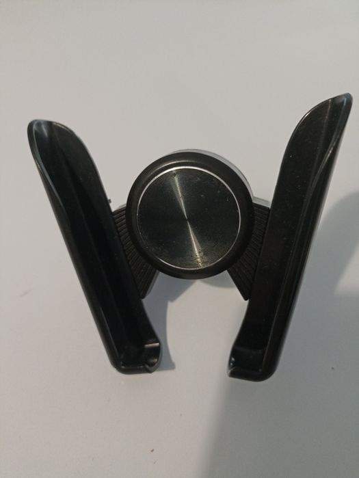 Três suportes de telemóvel para automóveis