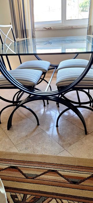 Black friday de cadeiras e mesa e um sistema de home video da sony