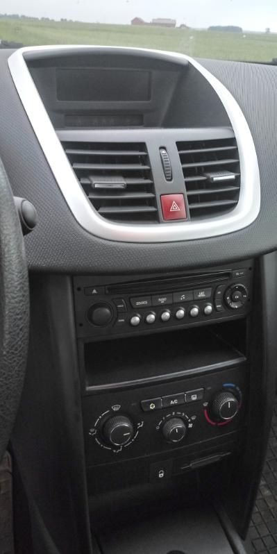 Sprzedam Peugeot 207 po liftingu