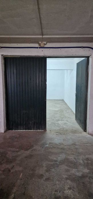 Aluga-se/vende-se  garagem Seixal