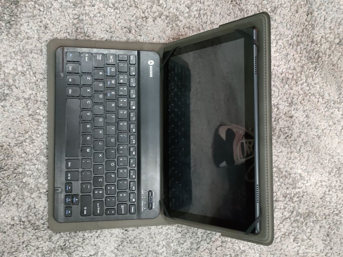 Capa Tablet 10.1" ou até 10.5"  com Teclado