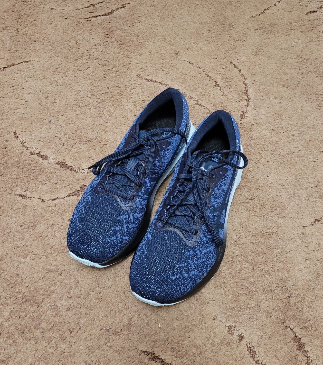 Продам кросівки Asics 41 р